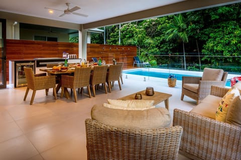 Outdoor 8 seater dining table and lounge area.