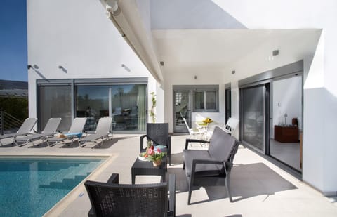 Outdoor pool and relax