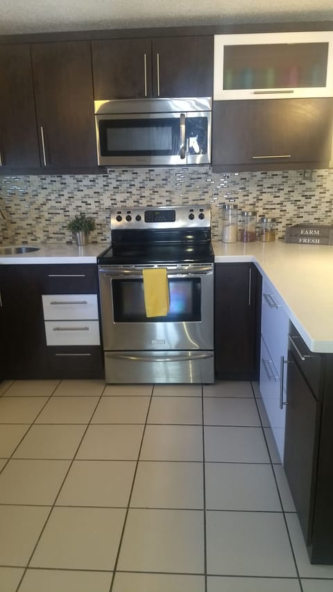 Microwave, dishwasher, coffee/tea maker, cookware/dishes/utensils