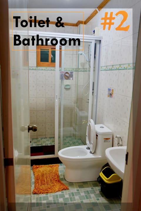 Combined shower/tub, bidet, towels, soap