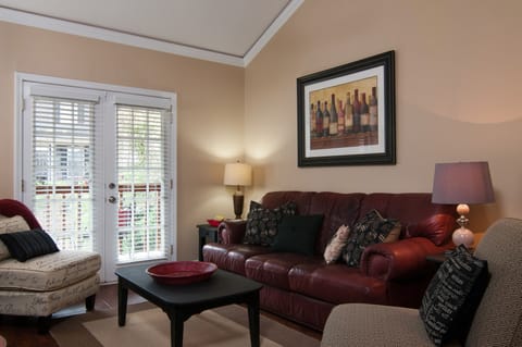 comfy living area, lots of seating, cute décor. 