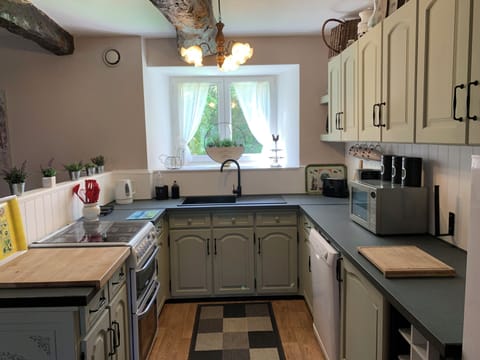 Laurel Cottage Kitchen