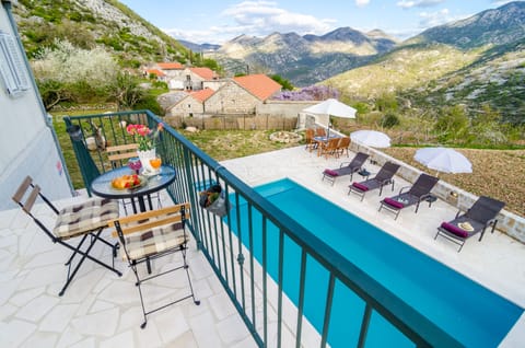 Beautiful isolated villa perfectly equipped for up to seven people  Villa in Cavtat