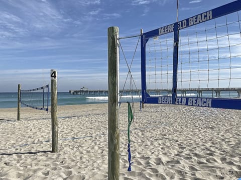 Beach nearby, sun loungers, beach towels