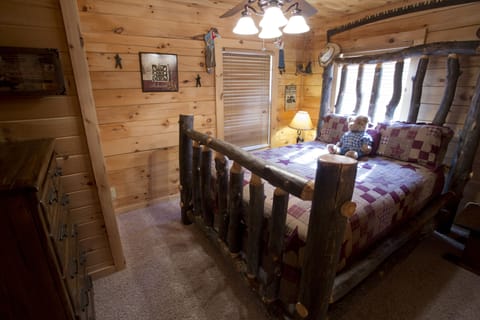 Bedroom 3 with queen bed