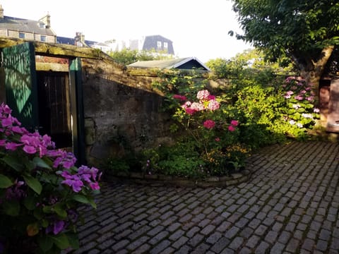 Front side, entrance area