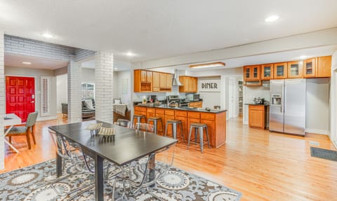 Beautiful hardwood floors and lots of accent lighting for ambiance 