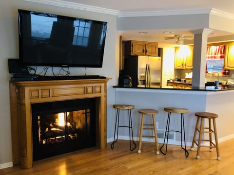 "We thoroughly enjoyed the fireplace and the beautiful views," says Lesley. 2/20