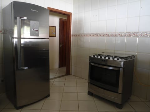 Fridge, oven, stovetop, coffee/tea maker