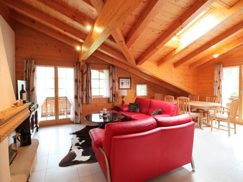 Furniture, Property, Couch, Wood, Table, Window, Building, Architecture, Comfort, Living Room