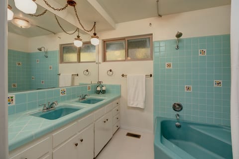 Combined shower/tub, hair dryer, towels, soap