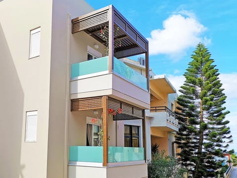 Main facade of the property
