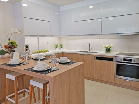 Open-plan fully equipped kitchen
