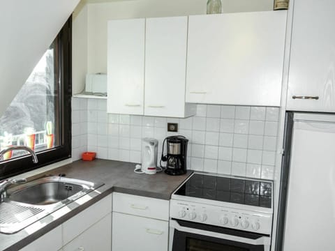 Kitchen Sink, Cabinetry, Property, Sink, Countertop, Kitchen Stove, Building, Kitchen Appliance, Tap, Kitchen