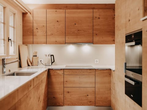 Brown, Cabinetry, Kitchen Sink, Sink, Countertop, Property, Furniture, Tap, Wood, Building