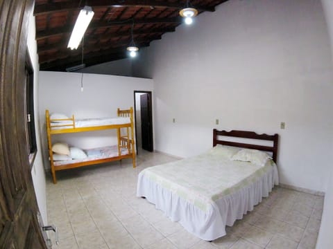 4 bedrooms, free WiFi, bed sheets, wheelchair access