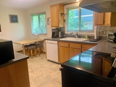 With 2 prep spaces, there's room for 2 cooks! Double sink/dw. Dinette seats 4.
