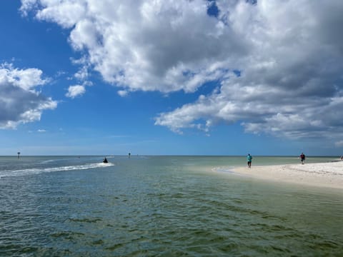 Beach nearby, sun loungers, beach towels