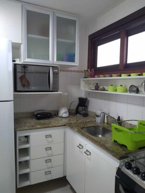 Fridge, microwave, stovetop, cookware/dishes/utensils