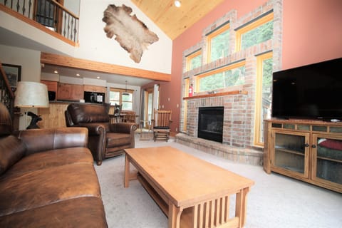 BEAUTIFUL HOME ACCENTS THAT LET YOU SEE THE SURROUNDINGS