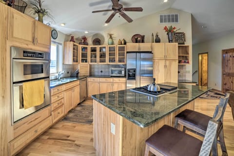 Kitchen | Cooking Basics | Coffee Maker | Paper Towels/Trash Bags Provided