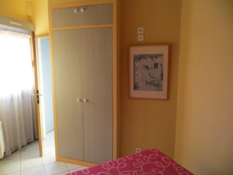 2 bedrooms, iron/ironing board, cribs/infant beds, free WiFi