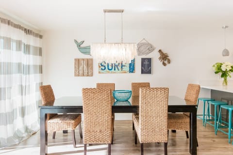 Upstairs dining - 6 chairs - 4 barstools