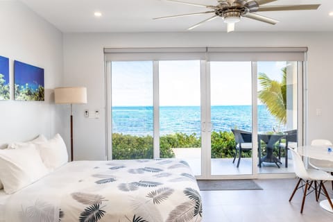 Bedroom  - beachfront 
Wake up to endless, unobstructed oceanviews 2