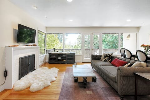 Spacious open plan living / dining room with abundant natural light.