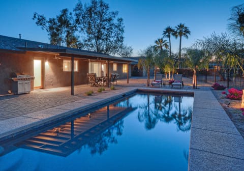 Luxurious SCOTTSDALE GOLF VISTA has golf course view and a private pool with optional heat.