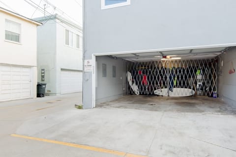 W 15' 10" - H 6' 11" - D 17' (whole house rental gets entire garage)