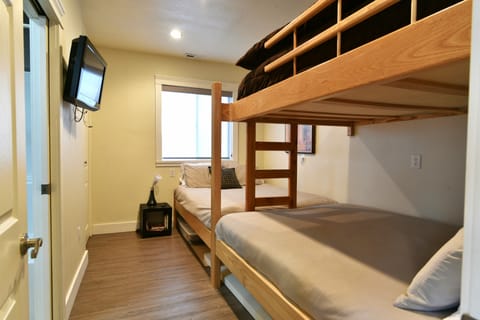 5 bedrooms, in-room safe, iron/ironing board, cribs/infant beds