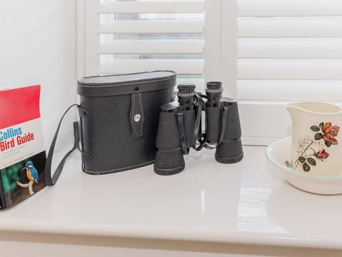 Views of surrounding countryside perfect for bird watching | Ty&middot; Macsen - Ty Coch Chatham, Llandwrog, near Caernarfon