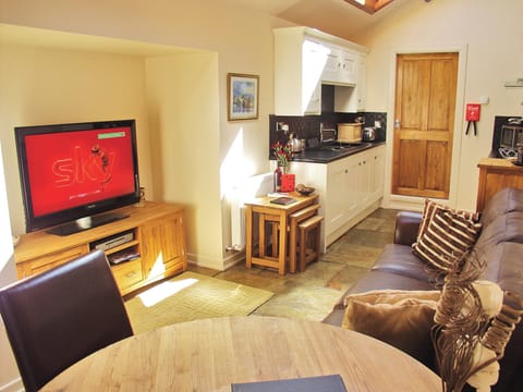 Brewery Cottage sitting/dining room | Old Brewery Cottage, Ellenabeich, Seil Island