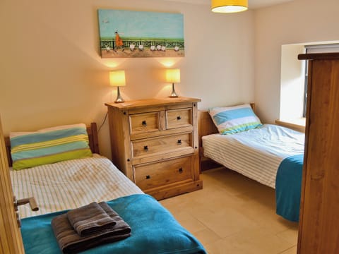 Twin bedroom | Pen Yr Allt, Llanfaelog, nr. Rhosneigr