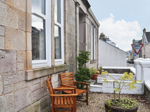 Sitting-out-area | Island Escape, Millport, Isle of Cumbrae