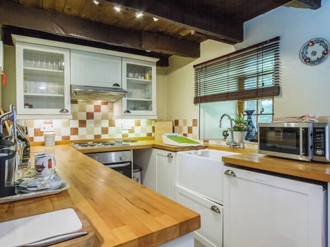 Open plan living/dining room/kitchen | Gardener’s Bothy, Glenprosen, by Kirriemuir