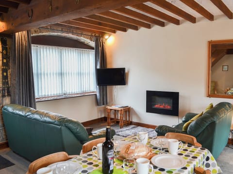 Open plan living space | Hen Stabl - Parciau Farm Cottages, Caernarfon