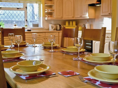 Kitchen/diner | Green Acre Cottage, Kilgetty, Dyfed