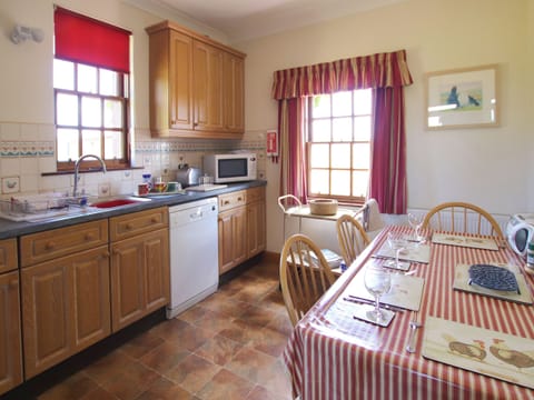Kitchen/diner | Conheath Gatelodge - Conheath Cottages, Glencaple, Dumfries