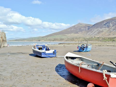 Surrounding area | Ty Capel Gosen, Trefor, nr. Caernarfon