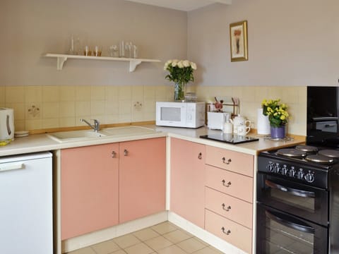 Kitchen | The Blacksmith&rsquo;s Shop, Lanlivery, nr. Bodmin