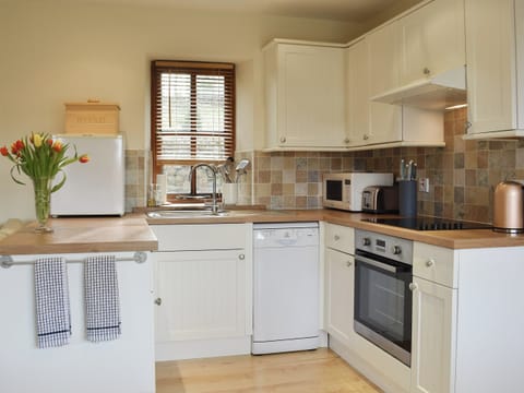 Twin bedroom | The Granary - Granary Cottages, Bleatarn, near Kirkby Stephen
