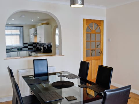 Open plan living/dining room/kitchen | Seaview, Oban