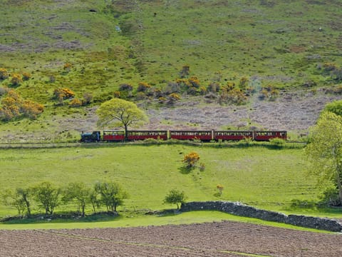 Surrounding area | Hendre Barn Mawr, Abergynolwyn