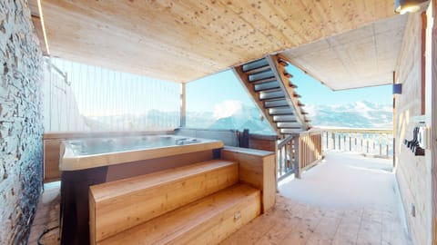 Indoor spa tub