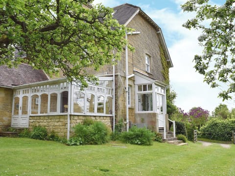 Set in a beautiful large garden | Jubilee Cottage, Church Enstone, near Chipping Norton