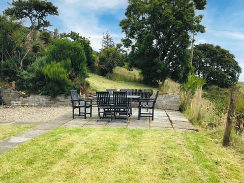 Sitting-out-area | Owl Cottage, Lothmore, Helmsdale
