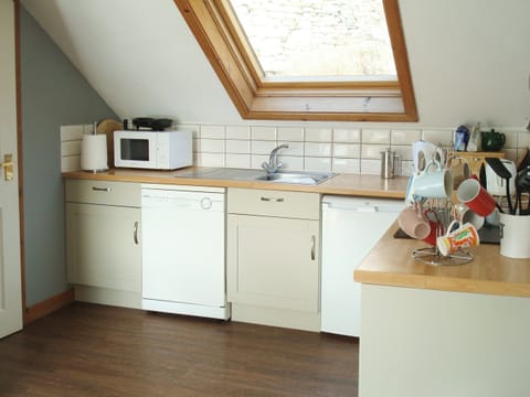 Well-equipped fitted kitchen | Fleet Cottage, Portree, Isle of Skye