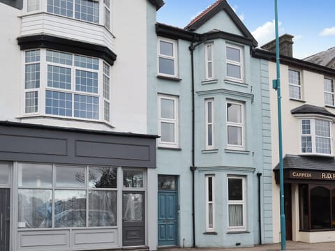 Charming, terraced, Victorian townhouse | Gaerwen, Criccieth, near Porthmadog